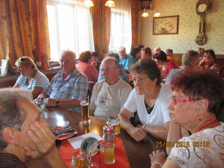 Další prázdninové setkání seniorů Krhová, tentokrát u Bundárů 25.8.2016.....